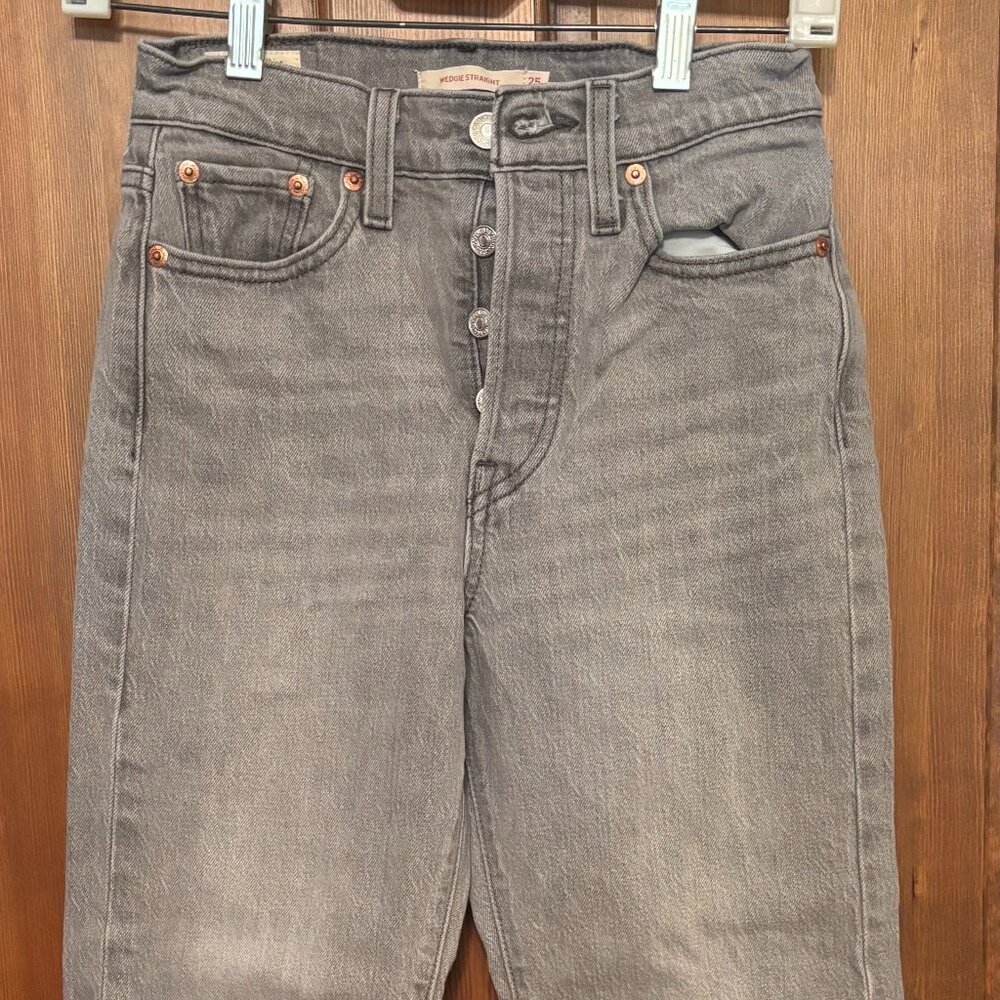 Women's Levi's Gray Straight-Legged Jeans- Size 25
